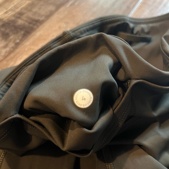Lululemon Fast and Free Crop II 19" *Non-Reflective in Dark Olive Women’s Size 4 - Picture 11 of 11